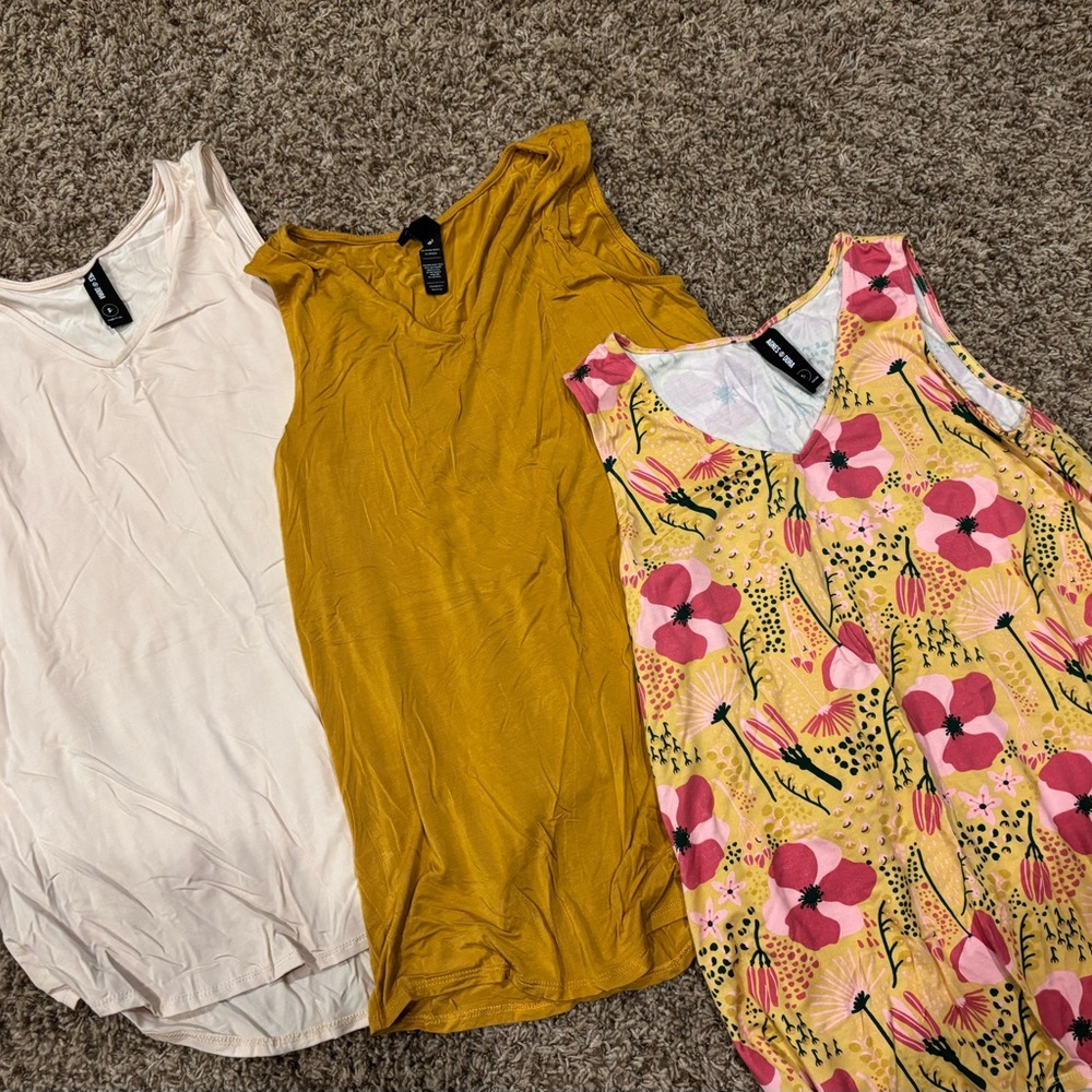 Agnes & Dora V-neck Essentail Tank Bundle